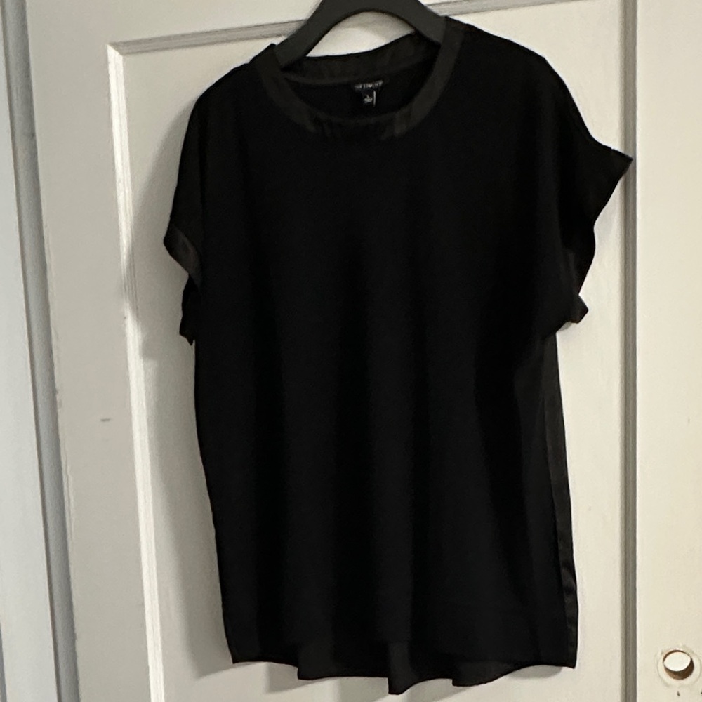 The Limited Elegant Black Short Sleeve Tee